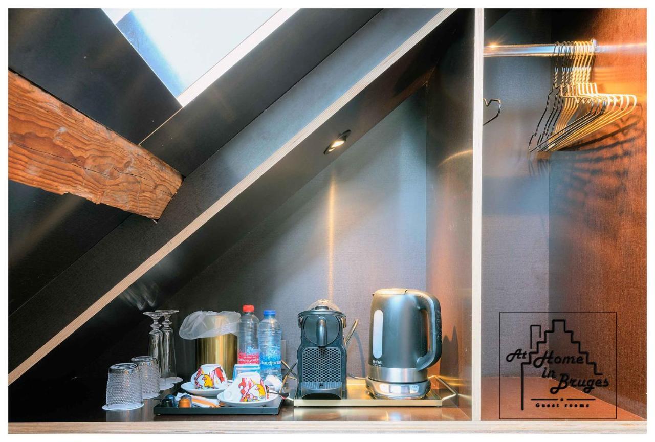 At Home In ブルージュ エクステリア 写真